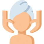 Illustration d'un massage du visage relaxant avec serviette sur la tête et mains de masseur sur les joues.